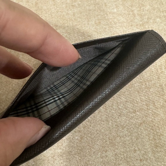 BURBERRY Grayish Brown Leather Folding Card Case (Barely Used) - Picture 9 of 17
